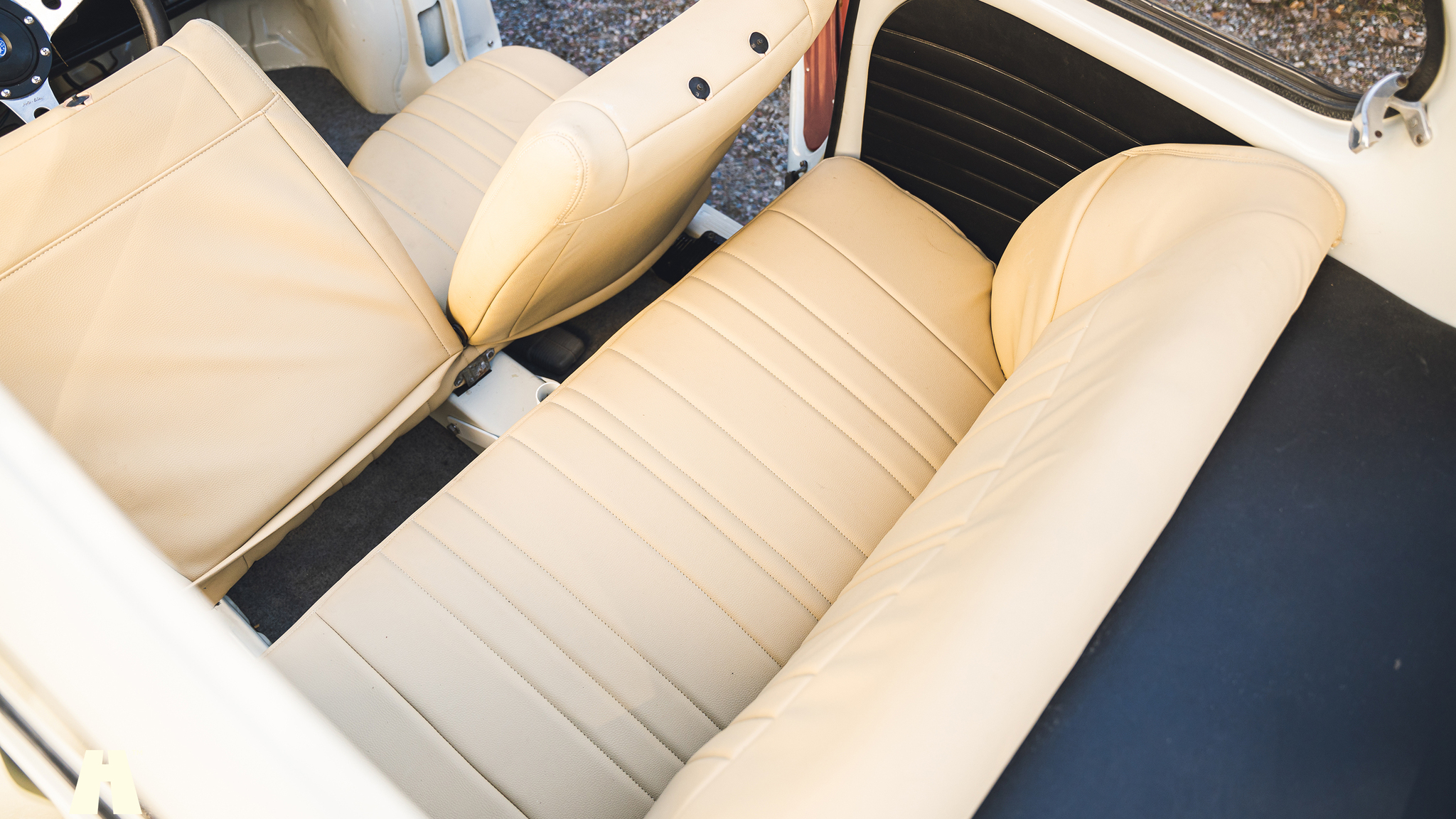 Interior image of 1968 Subaru 360 Deluxe (34)