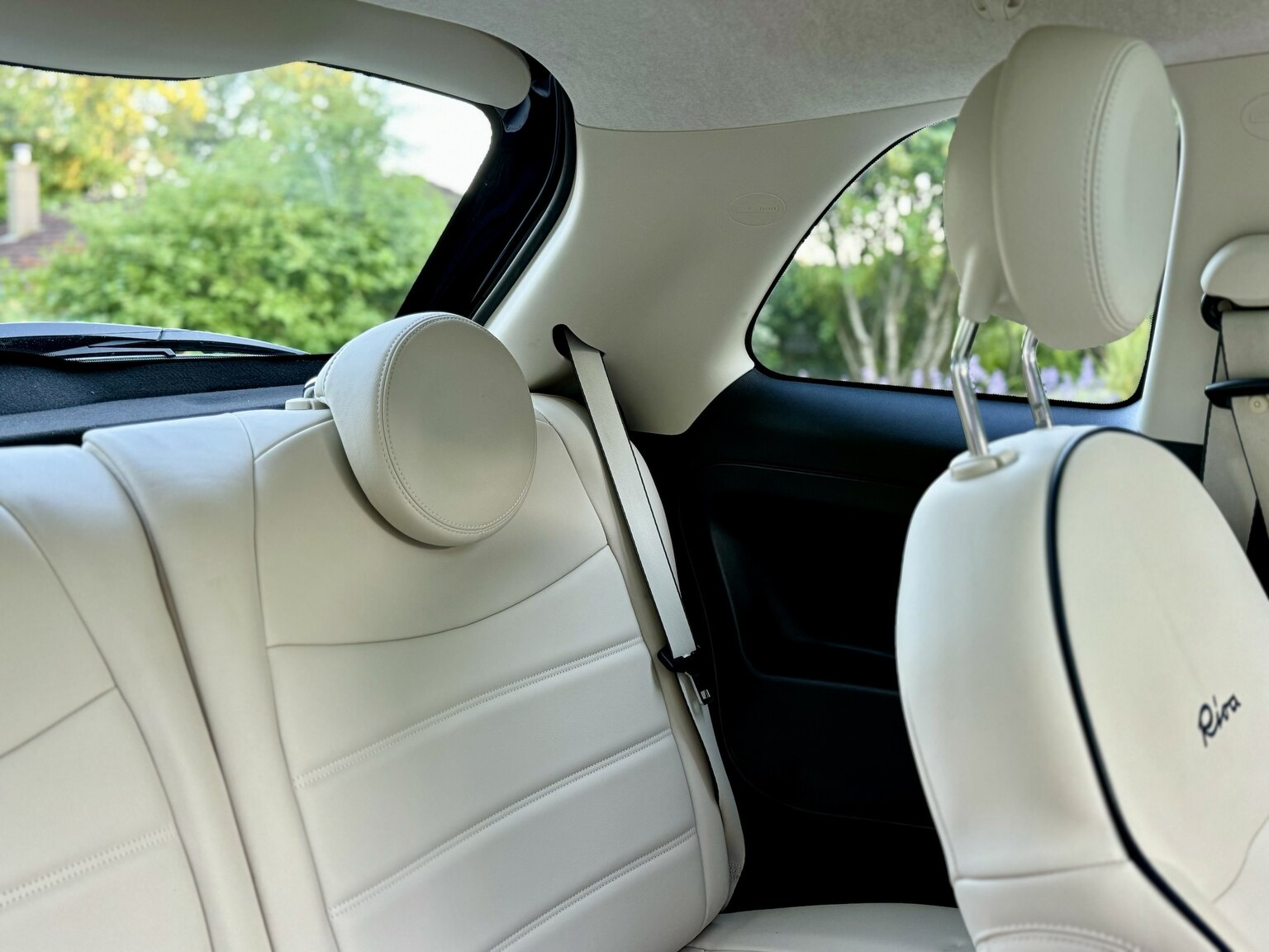 Interiörbild 2017 Fiat 500 Riva