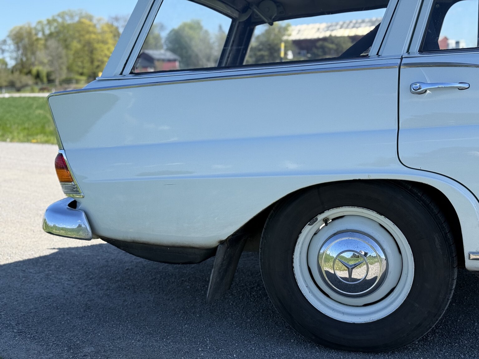 Exterior image of 1967 Mercedes-Benz 230 Safari