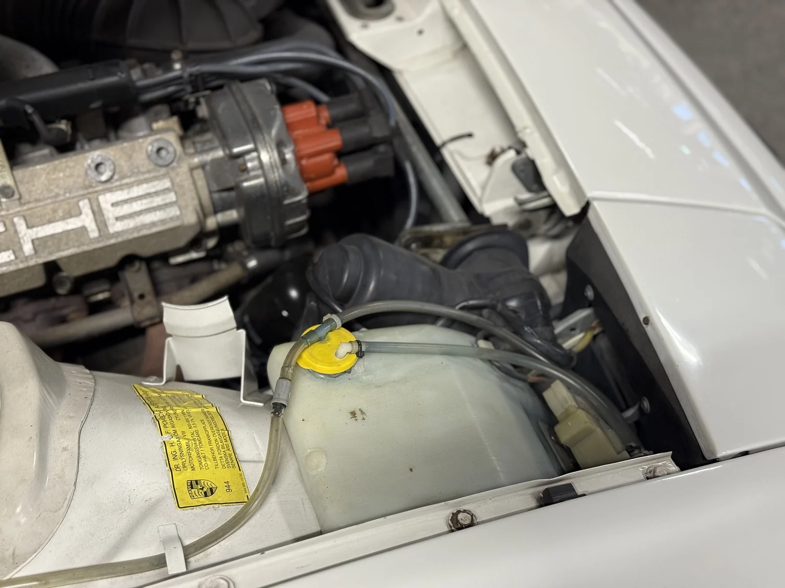 Image of 1984 PORSCHE 944 Targa (13) mechanics
