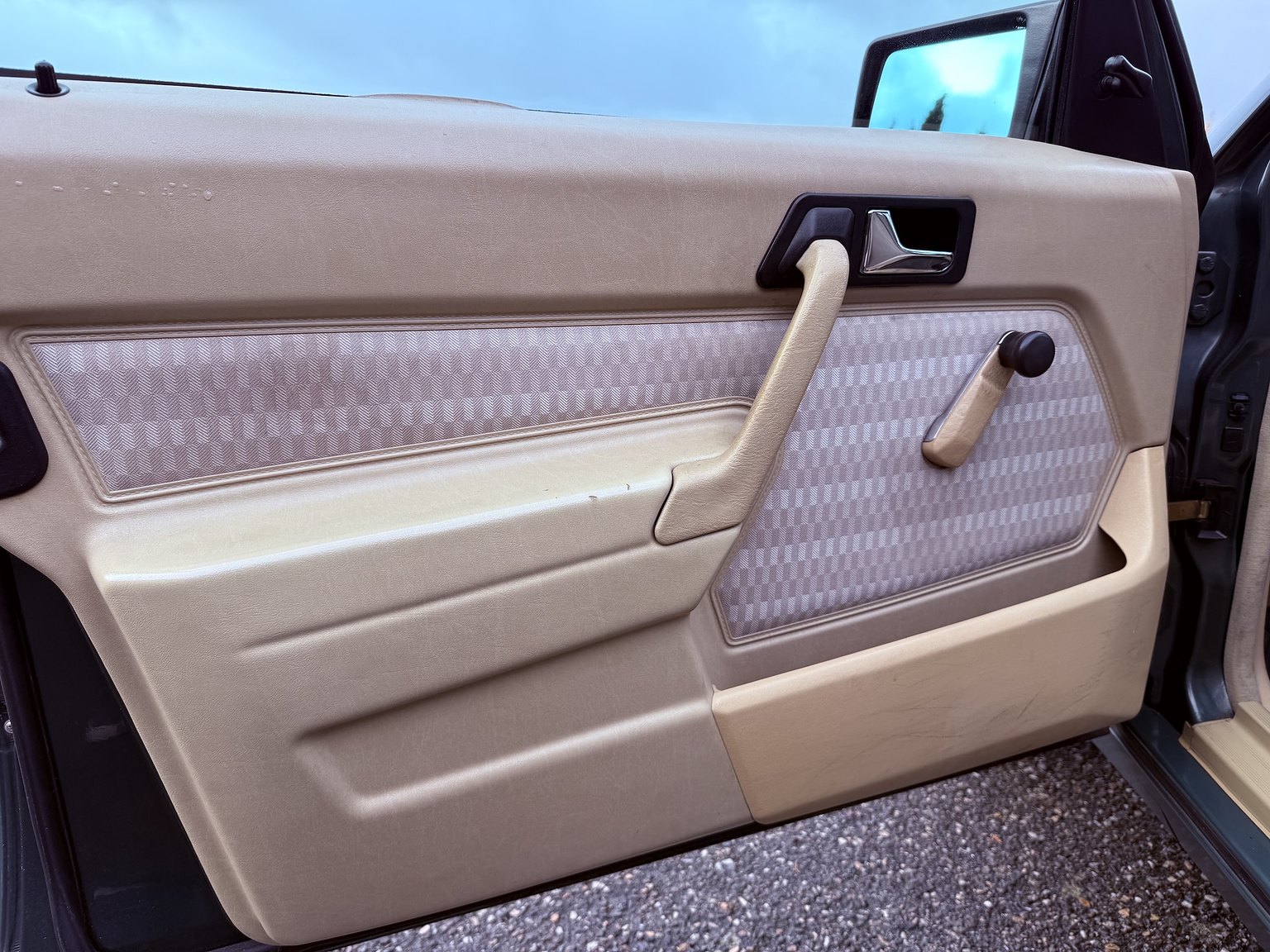 Interior image of 1989 Mercedes-Benz 190 E