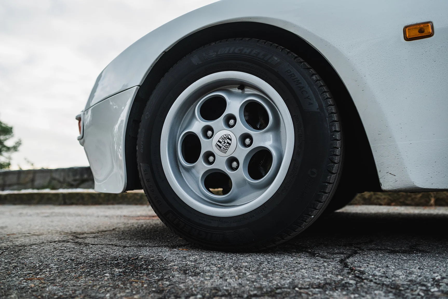 Exterior image of 1986 Porsche 944R (37)