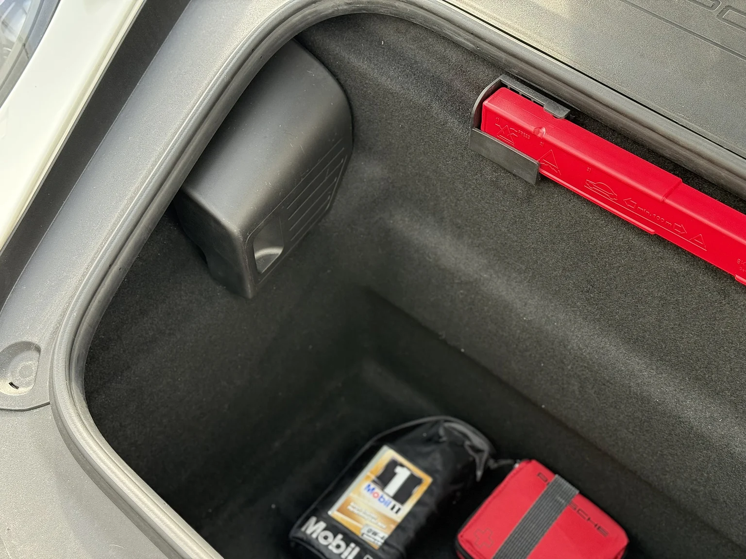 Innenraumfoto von 2016 Porsche 911 GT3 RS (40)