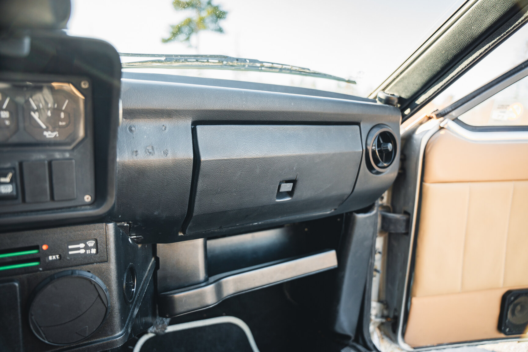 Interior image of 1985 Alfa Romeo GTV 6 2.5 (27)