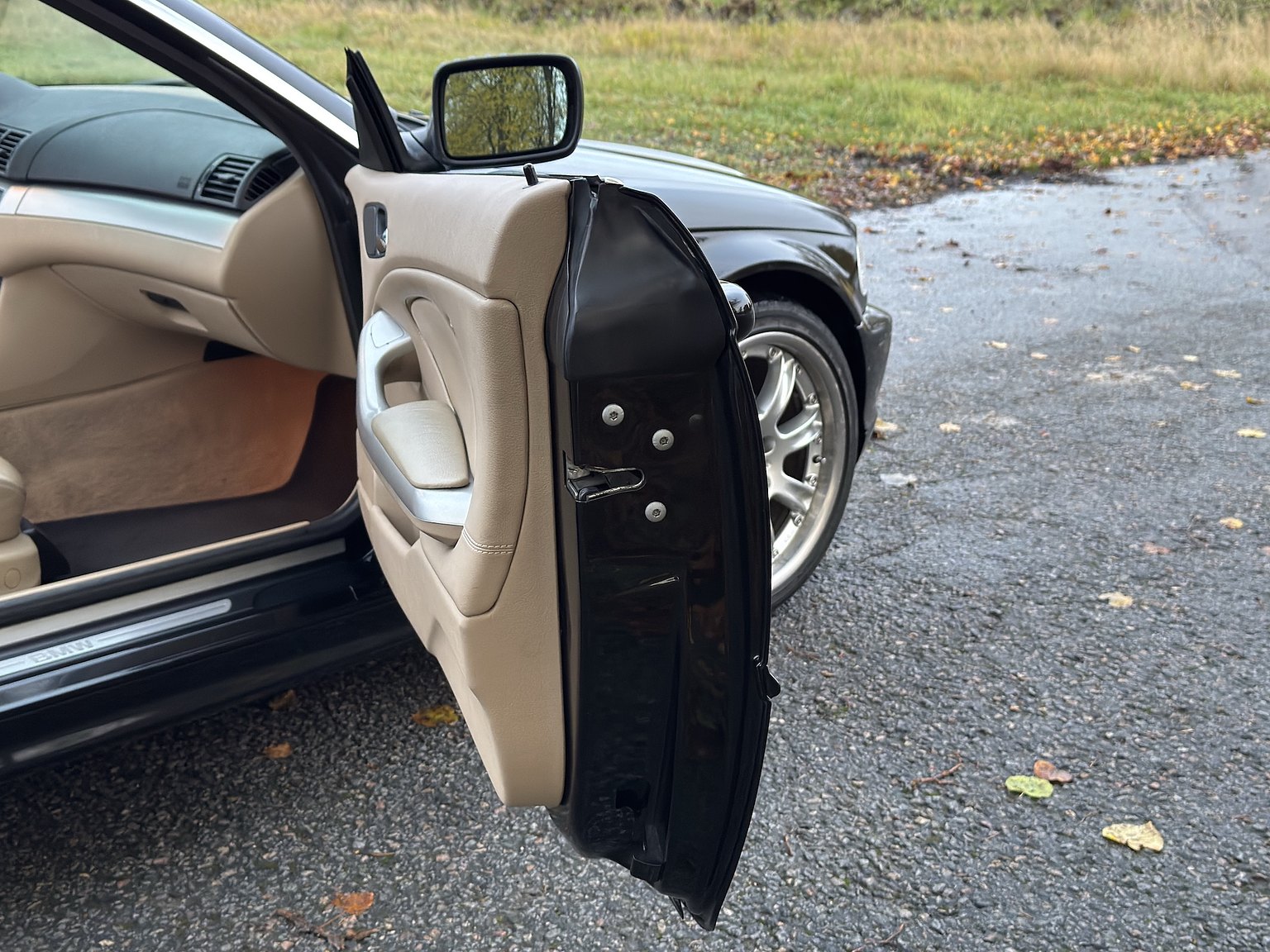 Interior image of 2001 BMW 325IA CAB