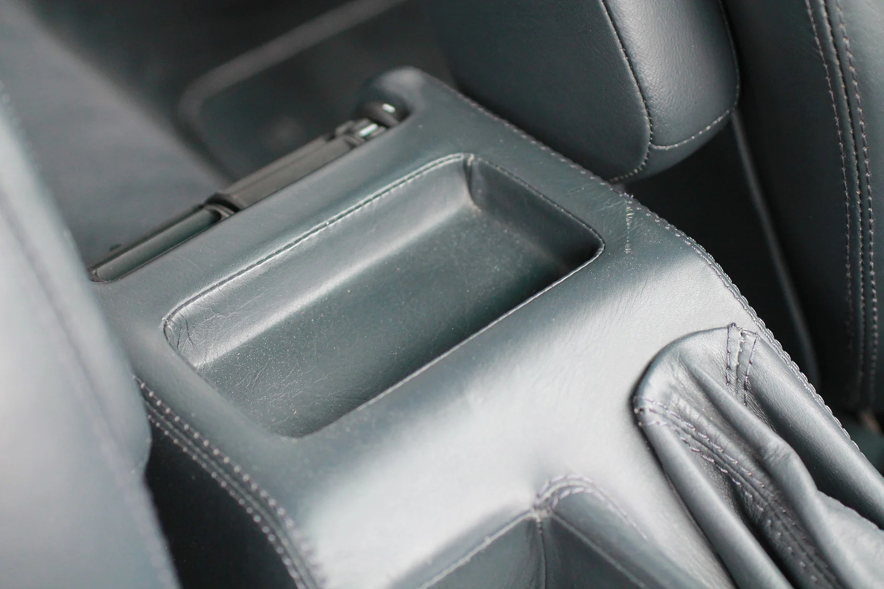 Interior image of 1989 BMW 750iA (56)