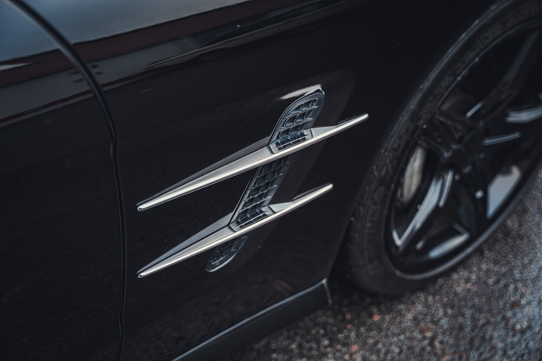 Exteriörbild på 2013 Mercedes-Benz SL 350 - Ett sista race