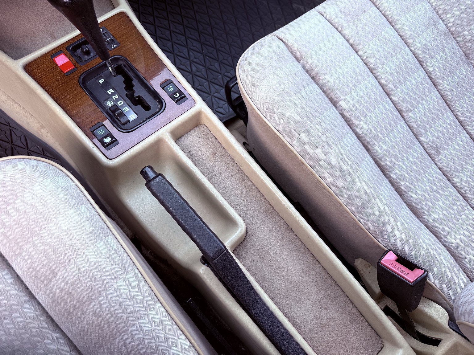 Interior image of 1989 Mercedes-Benz 190 E