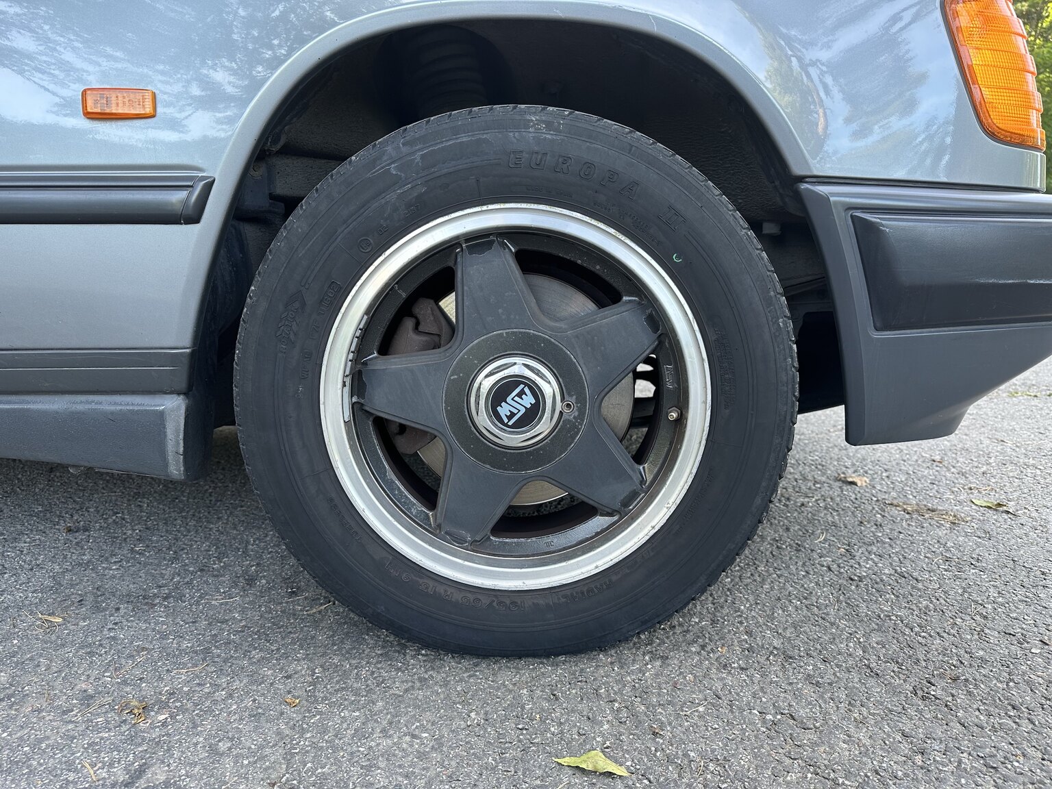 Exteriörbild på 1989 Mercedes-Benz 230E