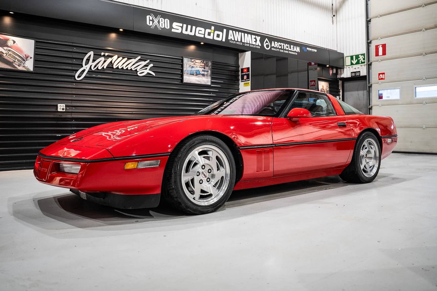 Exterior image of 1990 Chevrolet Corvette ZR-1 (26)