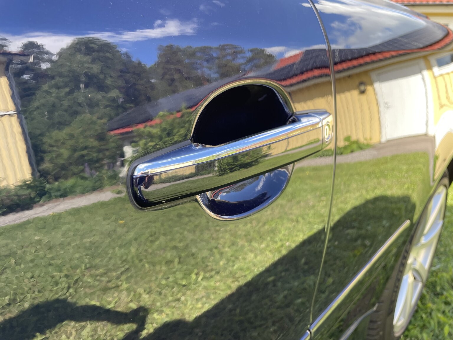 Exterior image of 2001 Mercedes-Benz CLK 230 Kompressor