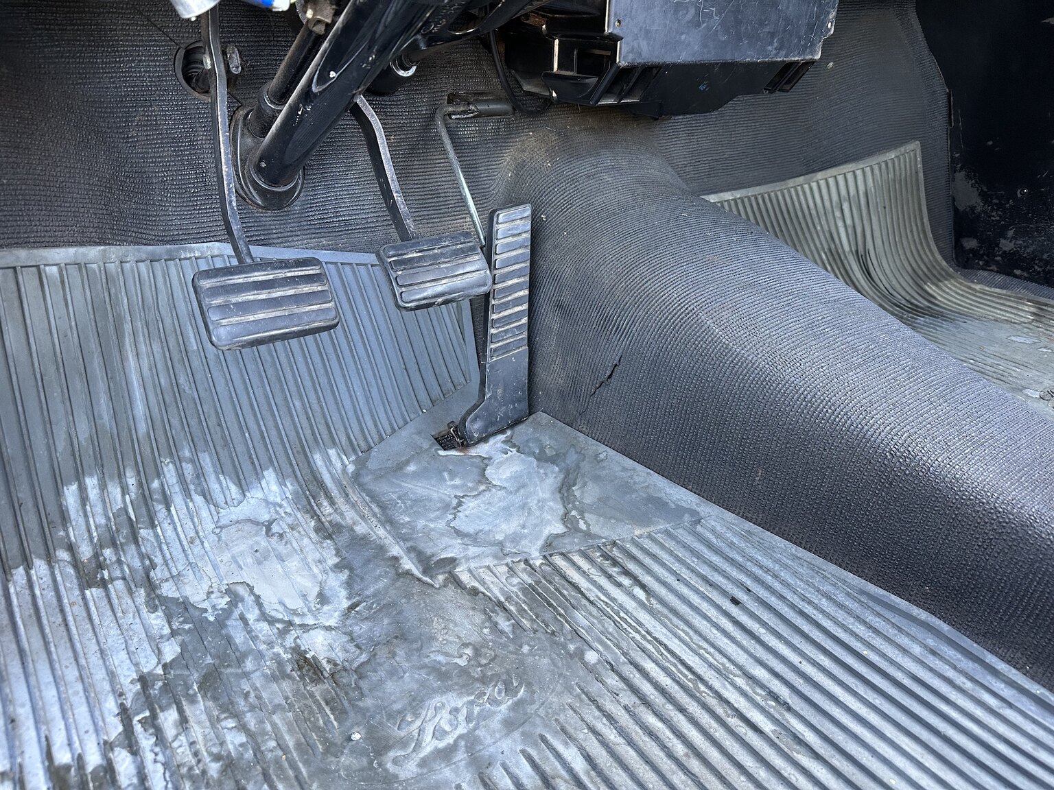 Interior image of 1965 Ford Taunus 17M (22)