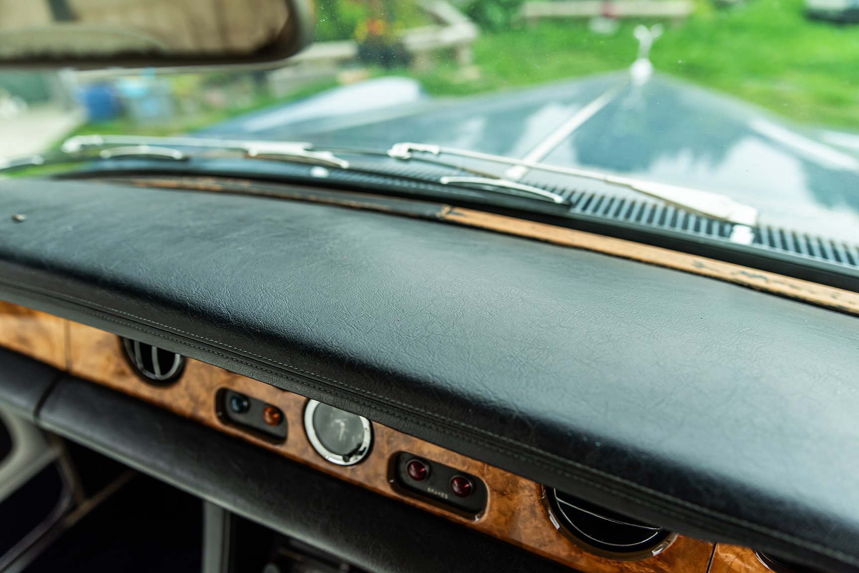 Interior image of 1972 Rolls-Royce Silver Shadow