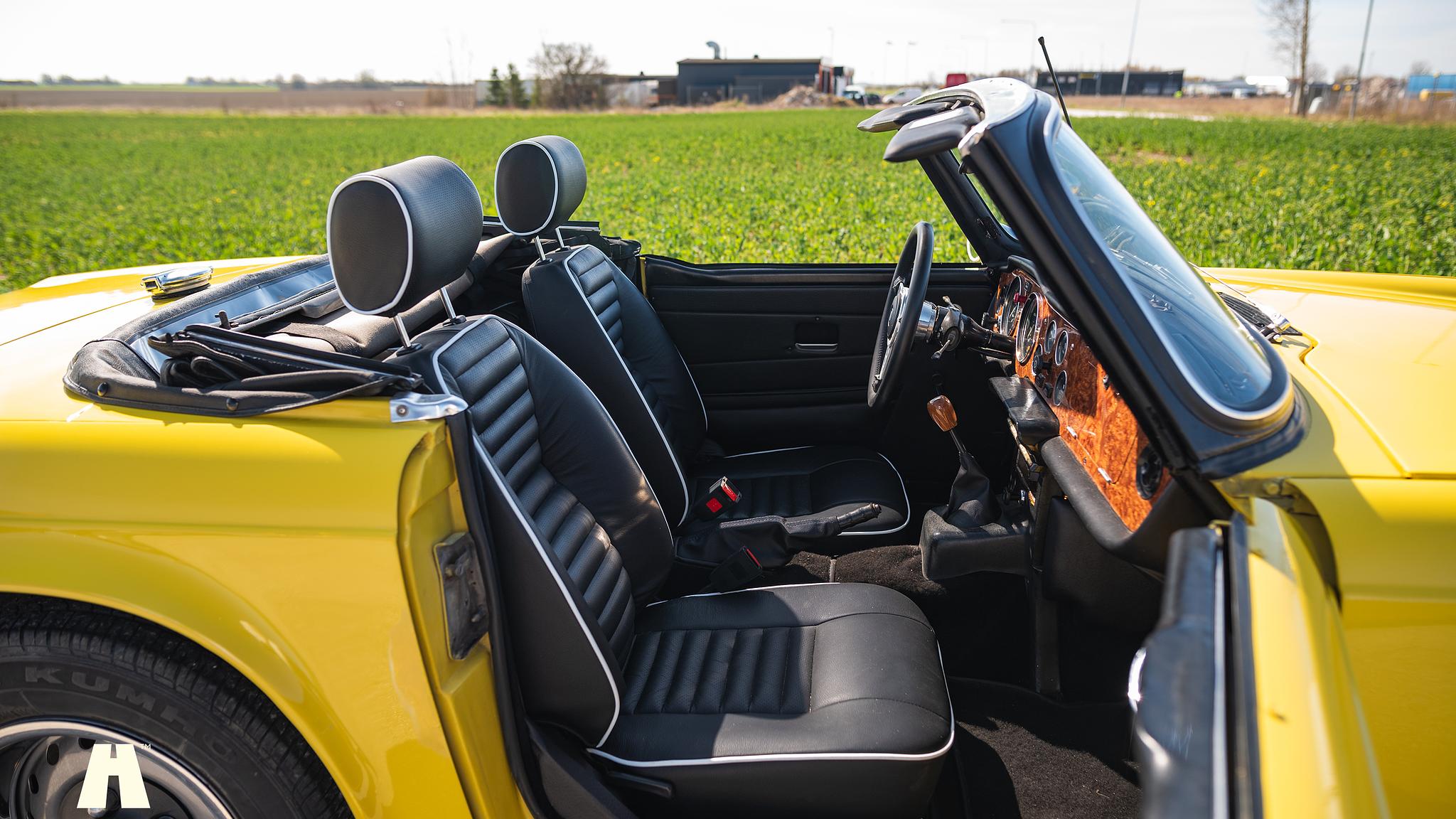 Interior image of 1974 Triumph TR6 (8)