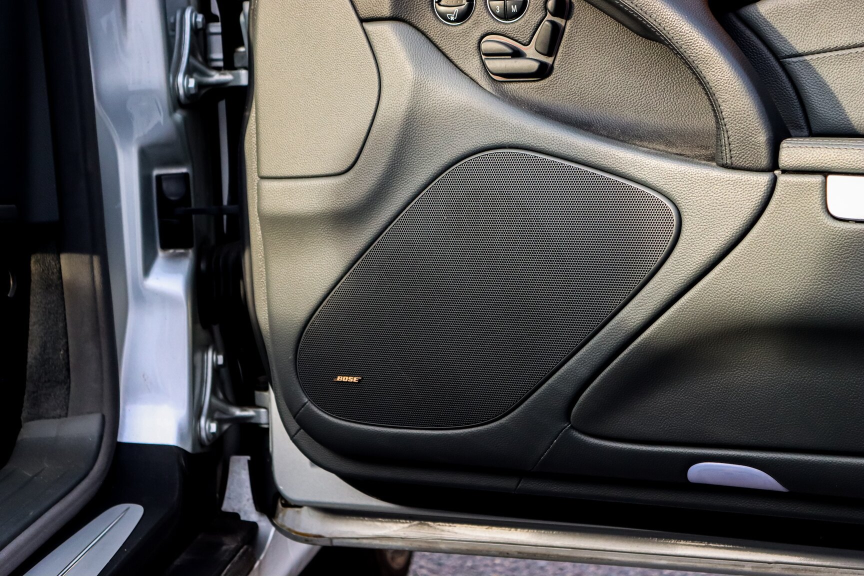 Interior image of 2006 Mercedes-Benz SL 500