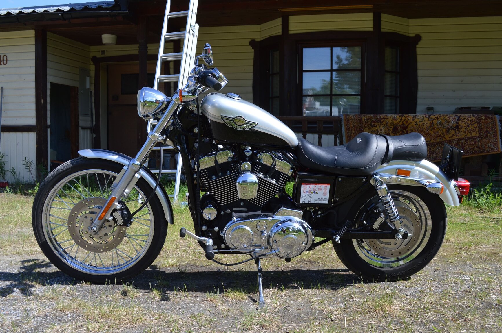 Exteriörbild på 2003 Harley-Davidson XL1200C 100 anniversary