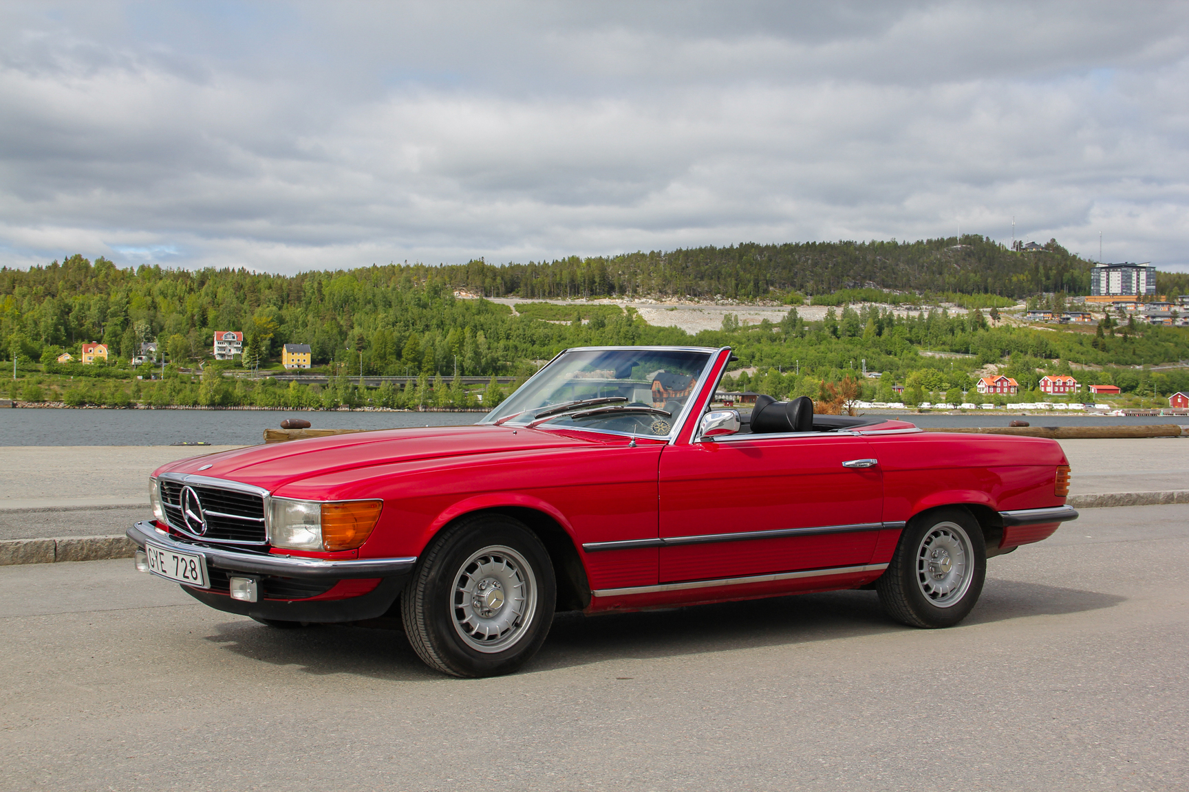 Exterior image of 1975 Mercedes-Benz 280 SL (9)