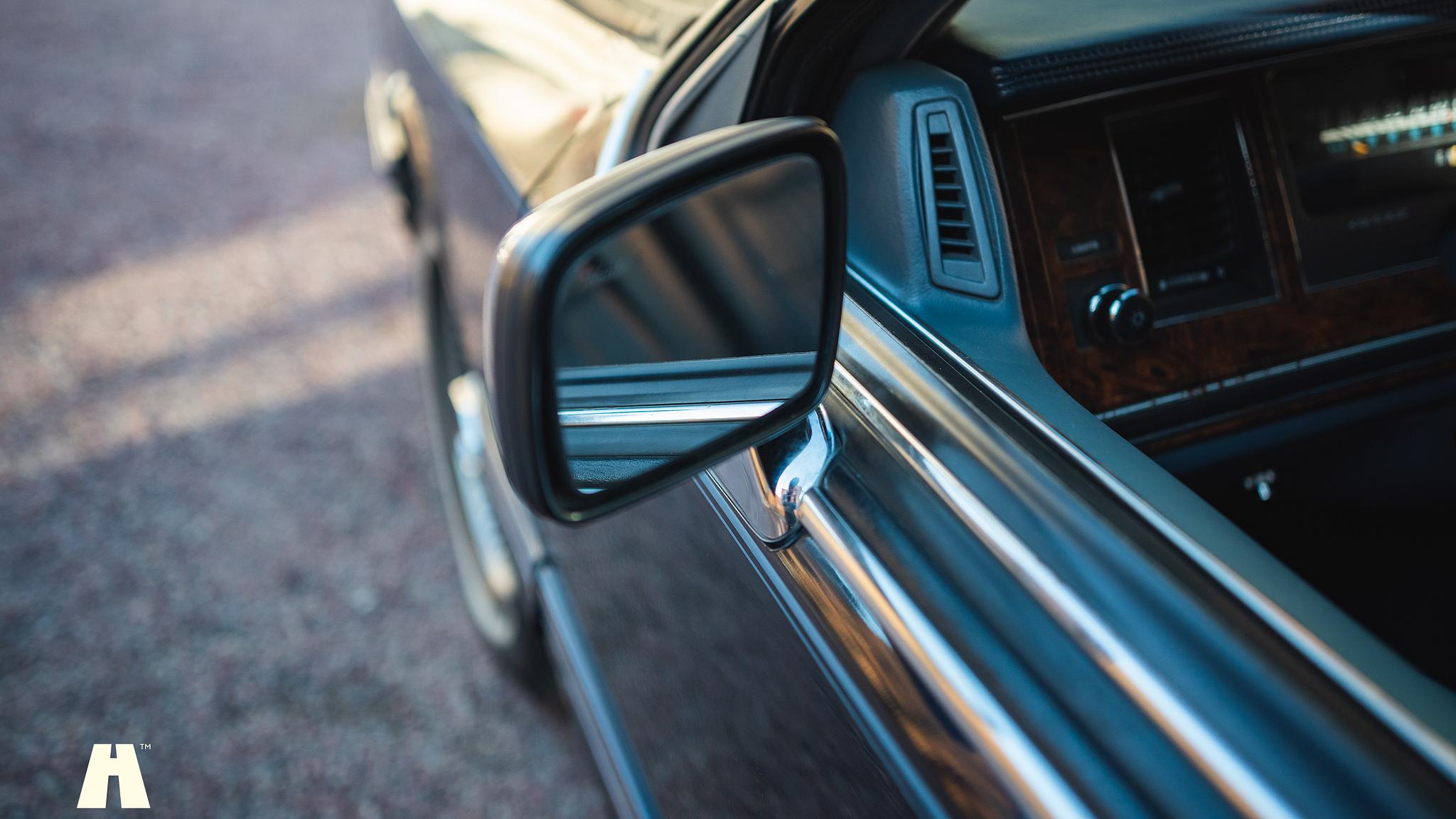 Exteriörbild på 1992 Lincoln Town Car Limousine 