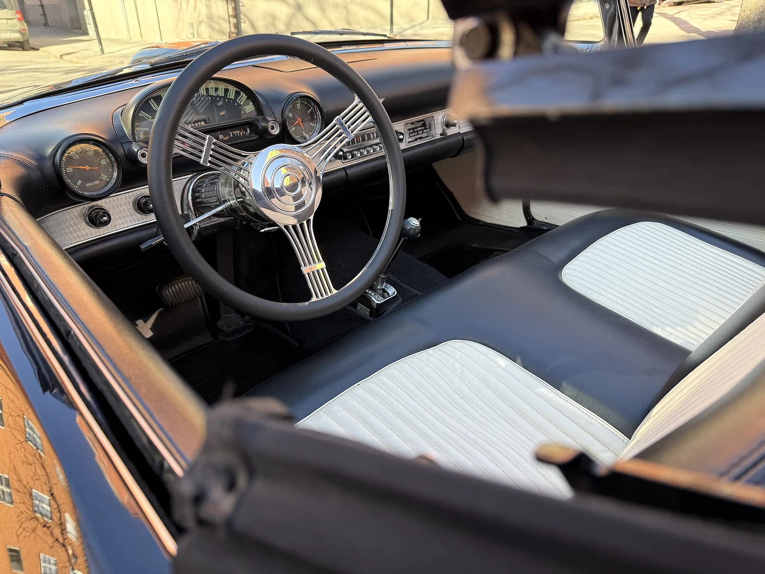 Interiörbild 1955 Ford Thunderbird (1)