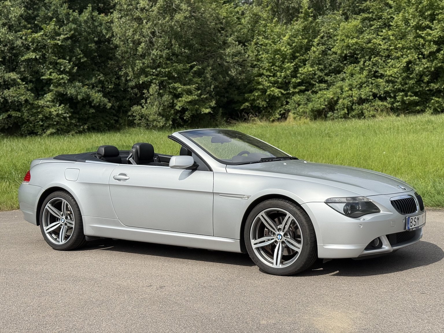Exterior image of 2004 BMW 645Ci Convertible