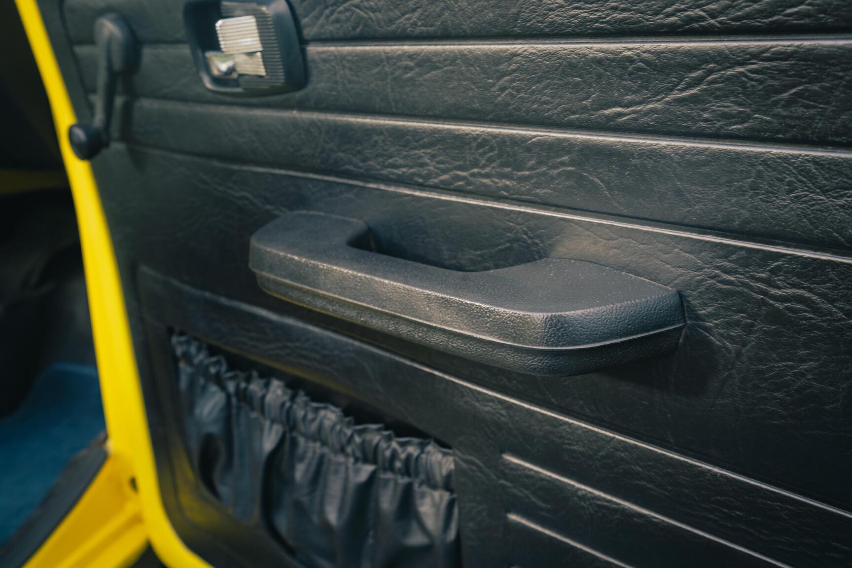 Interior image of 1973 Volkswagen Bubbla Karmann 1303 LS (27)