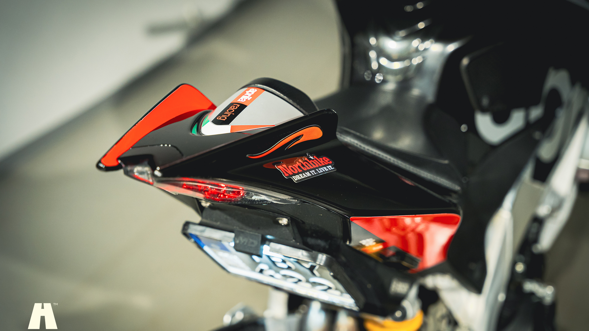 Exterior image of 2016 Aprilia Tuono V4 Factory
