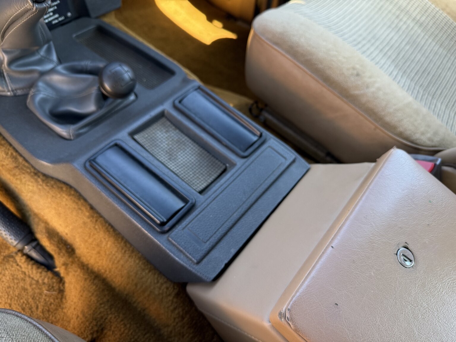 Interior image of 1985 Land Rover Range Rover 3.5 V8