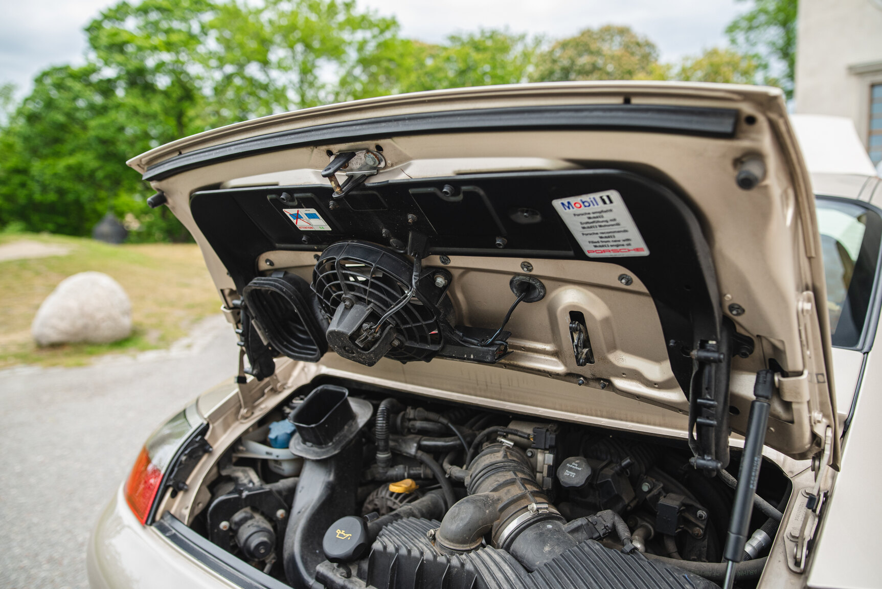 Image of 2004 Porsche 911 Carrera 4 mechanics