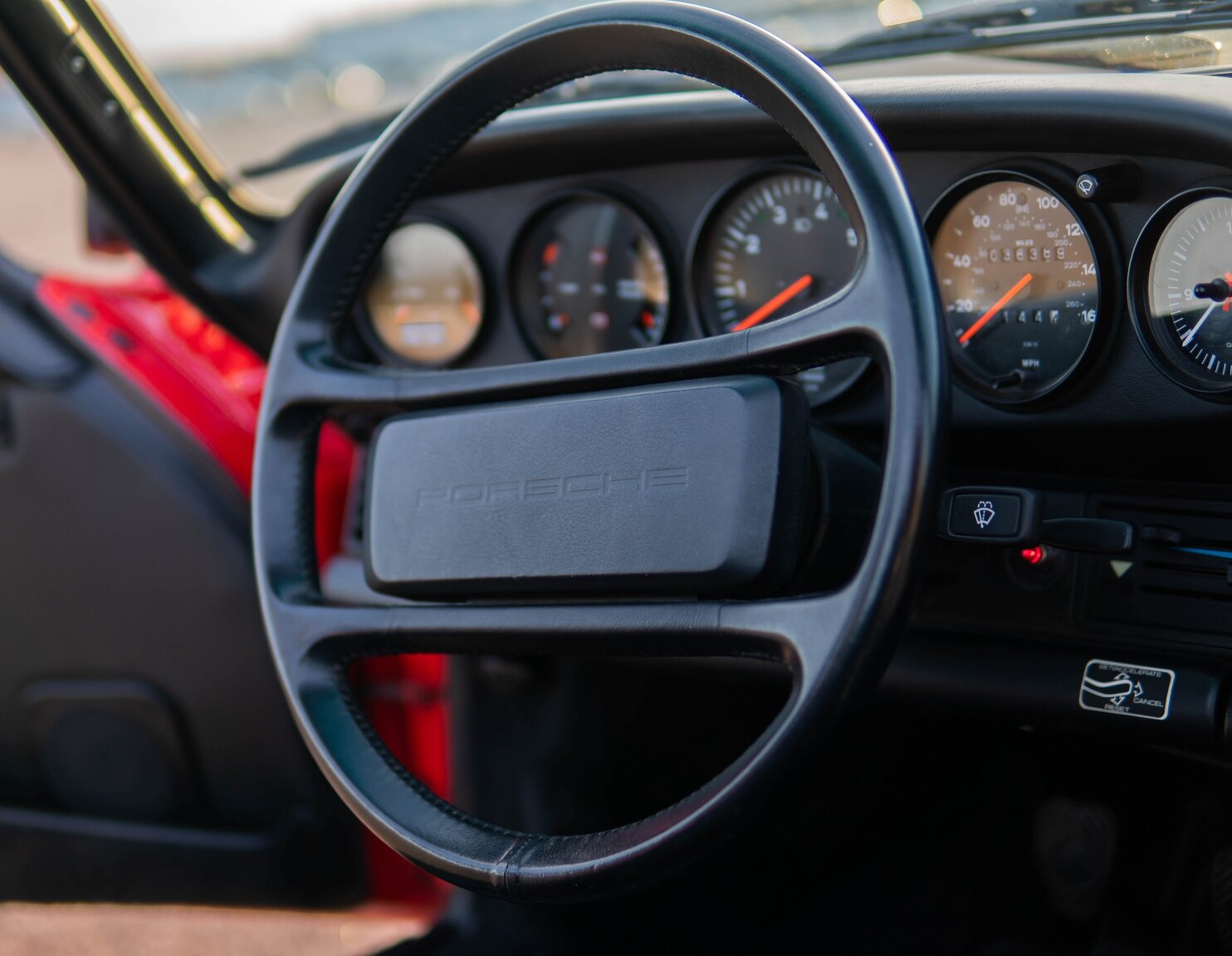 Interiörbild 1987 Porsche 911 Carrera Cab 3.2