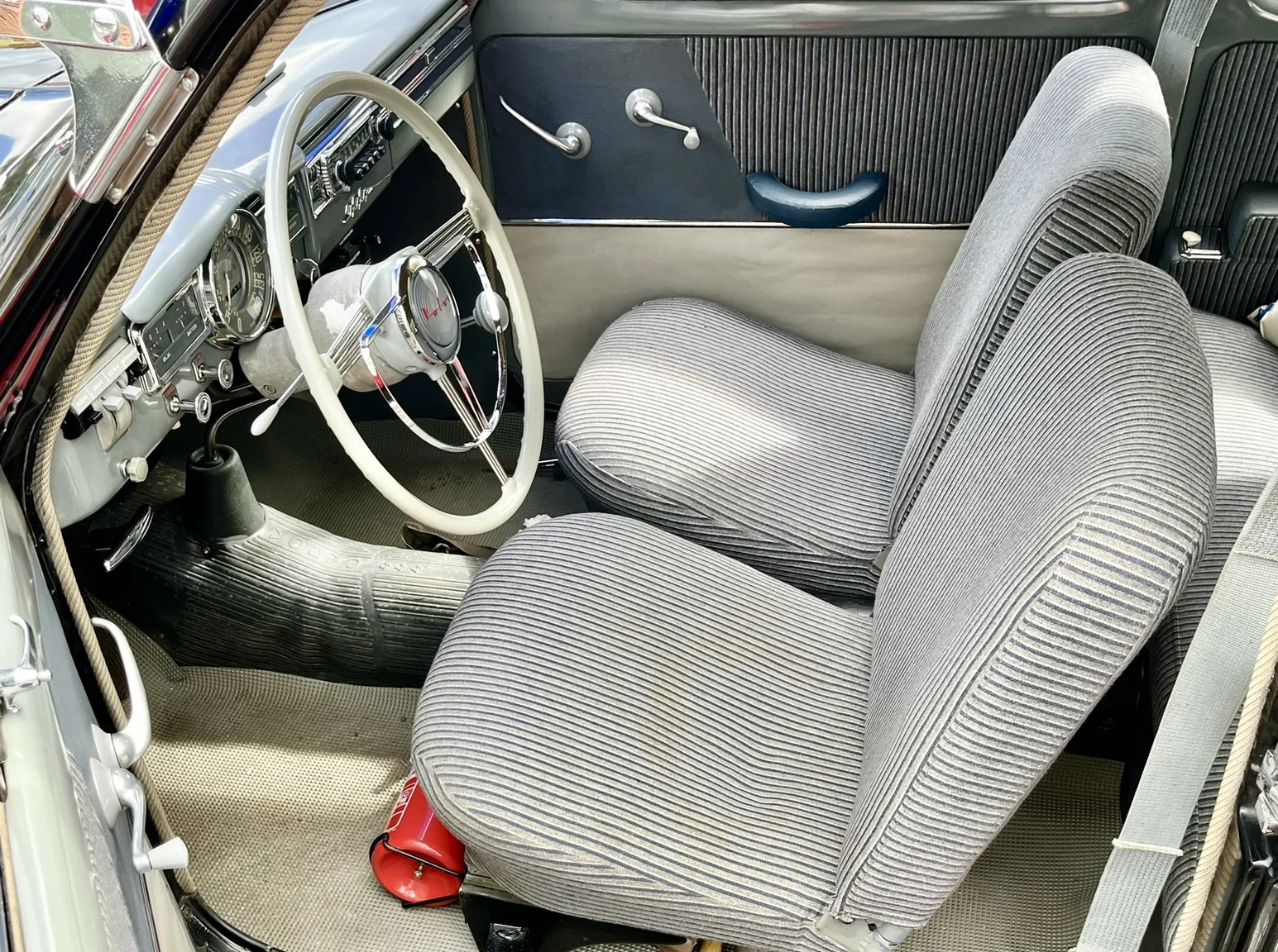 Innenraumfoto von 1953 Volvo PV444E (1)