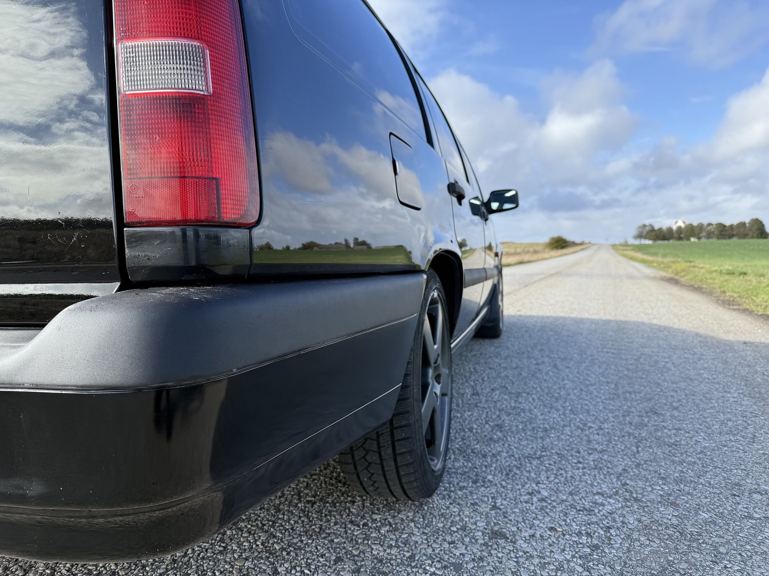 Exterior image of 1995 VOLVO 855 T5R T-5R