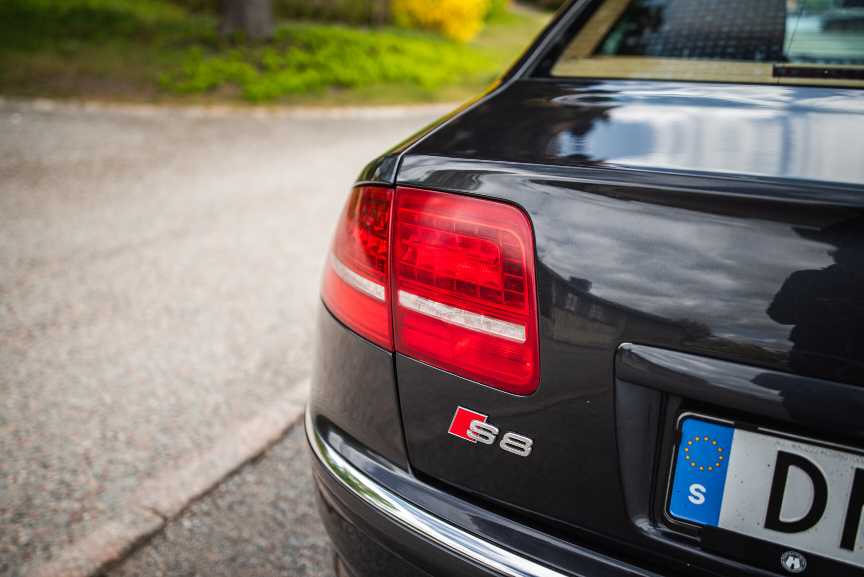 Exterior image of 2009 Audi S8 5.2 V10 FSI Quattro