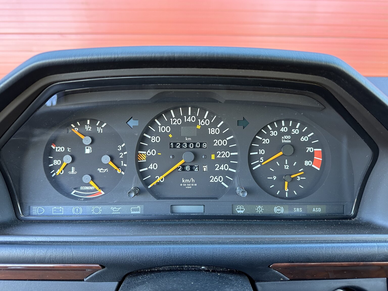Interiörbild 1990 Mercedes-Benz 300 CE 24V