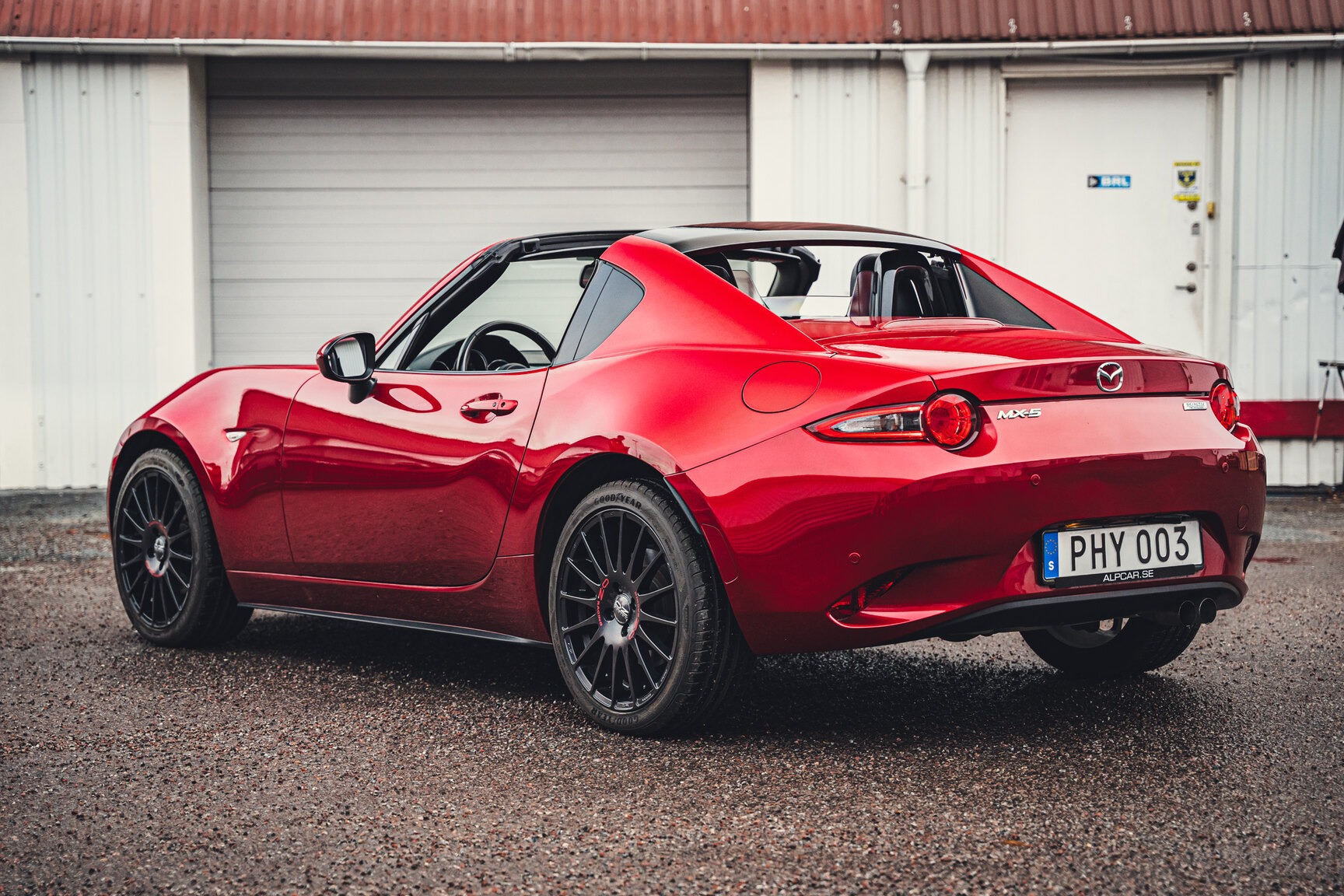 Exteriörbild på 2017 Mazda MX-5 RF - Ett sista race