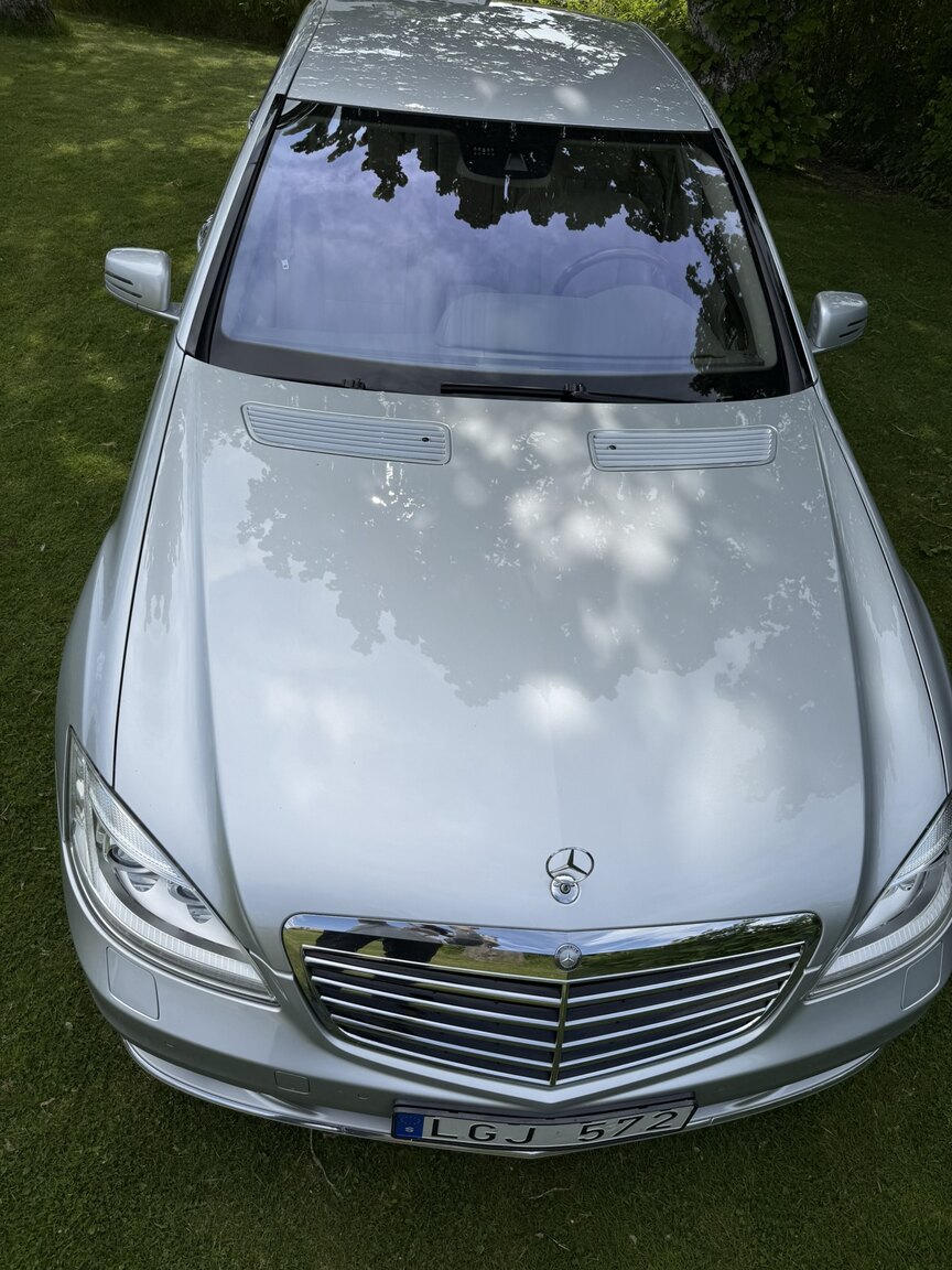 Exterior image of 2011 Mercedes-Benz S 500 4MATIC 