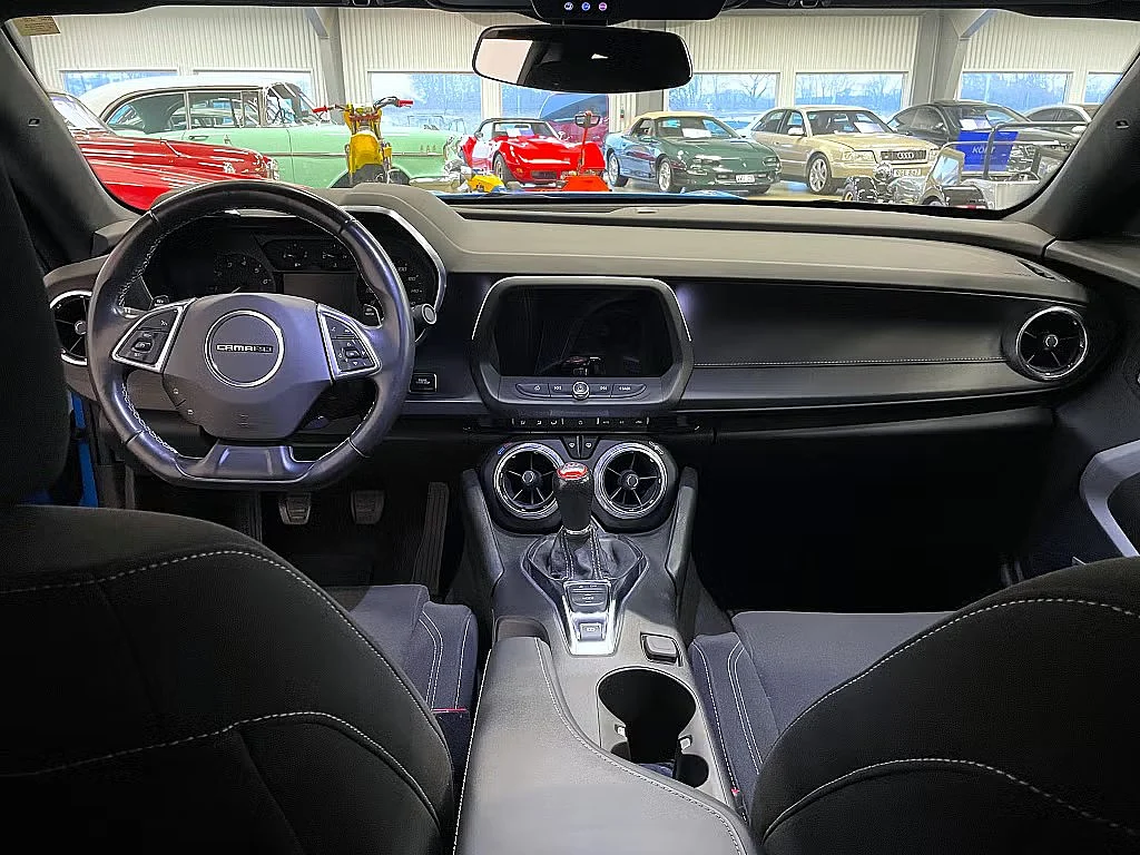 Interiörbild 2022 Chevrolet Camaro SS Manual (1)
