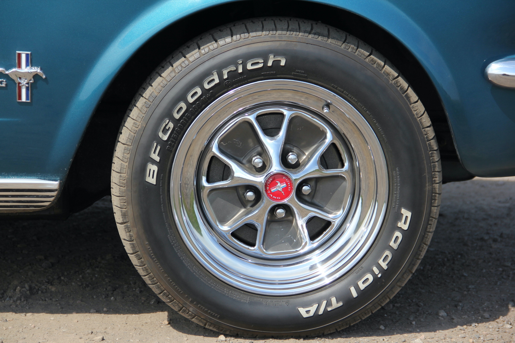 Exteriörbild på 1966 Ford Mustang 289 Cabriolet (65)