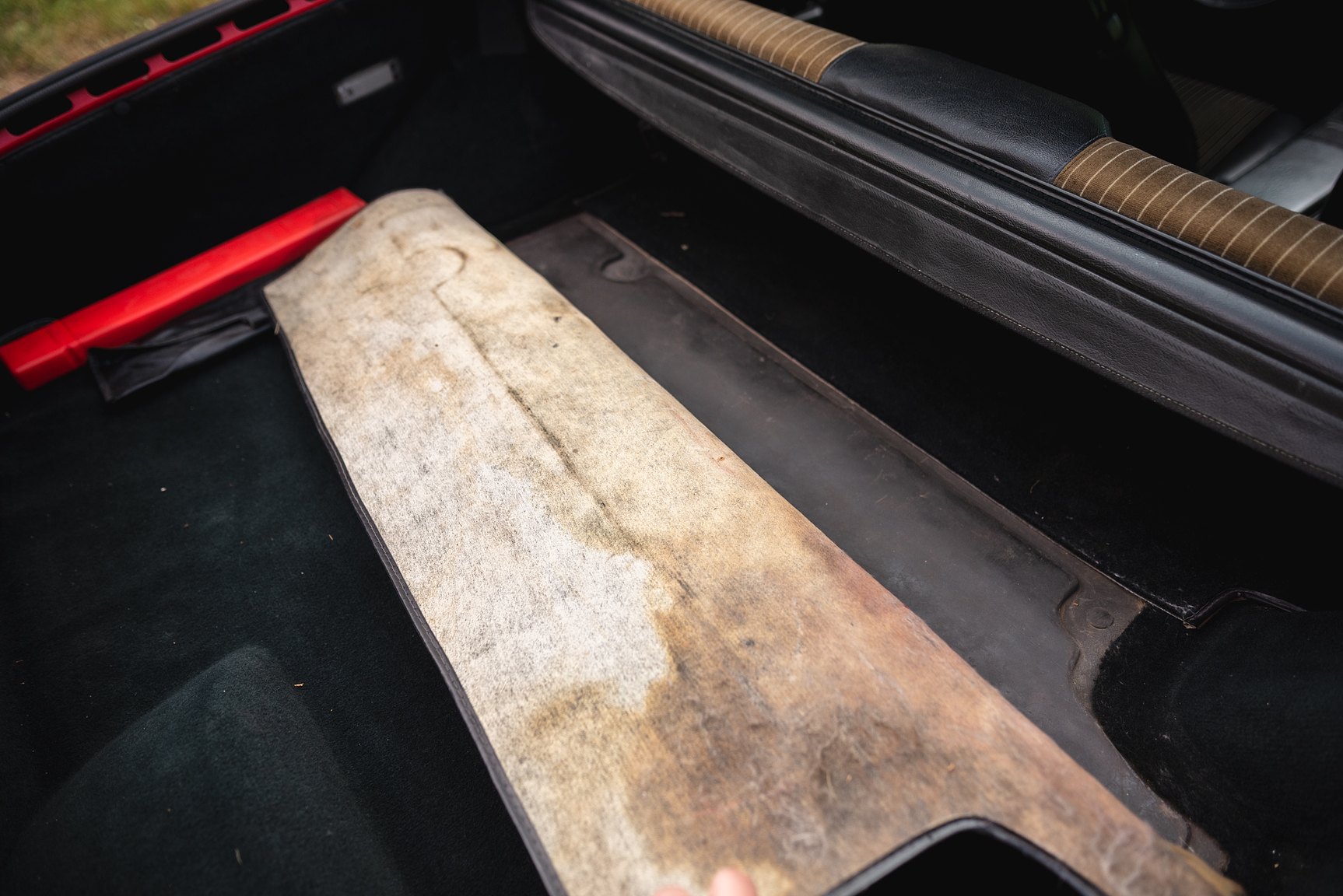 Interior image of 1988 Porsche 944