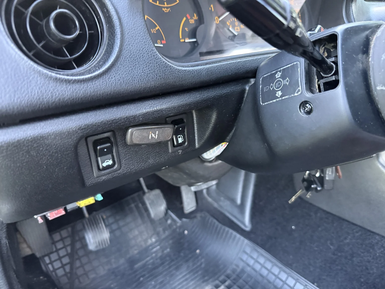 Innenraumfoto von 1983 Mazda RX-7 (14)