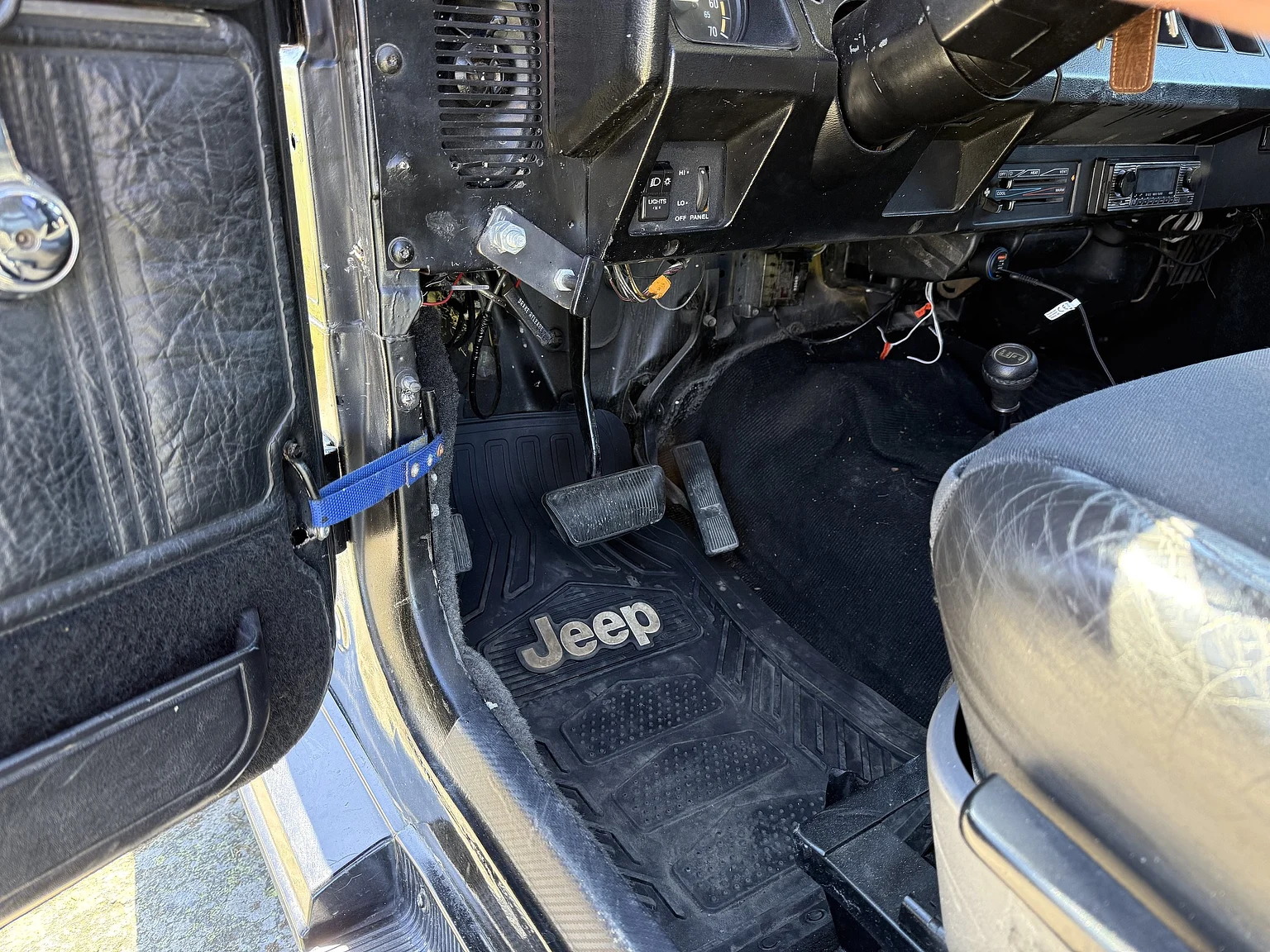 Aussenfoto 1990 Jeep Wrangler Islander (71)