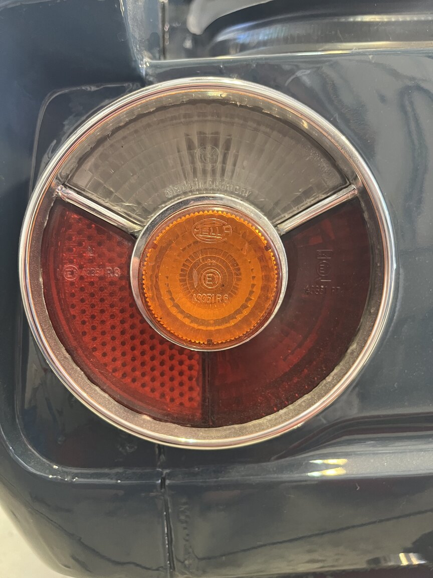 Exterior image of 1972 BMW 2000 Touring