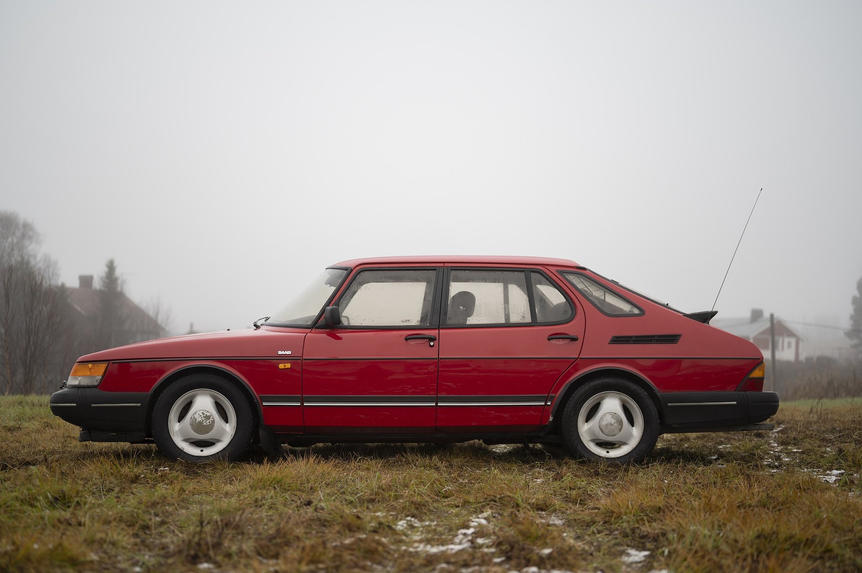 Exteriörbild på 1992 SAAB 900 S – NO RESERVE