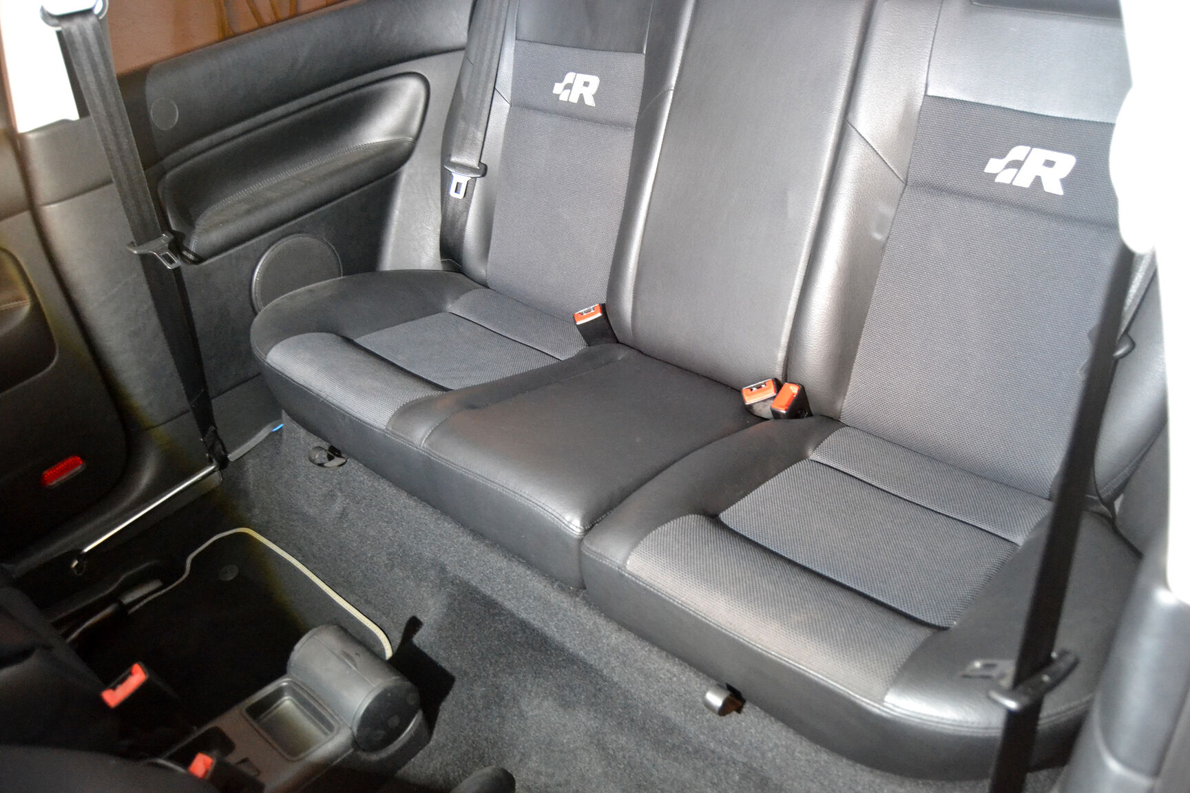 Interiörbild 2003 Volkswagen Golf R32 MK4 (5)