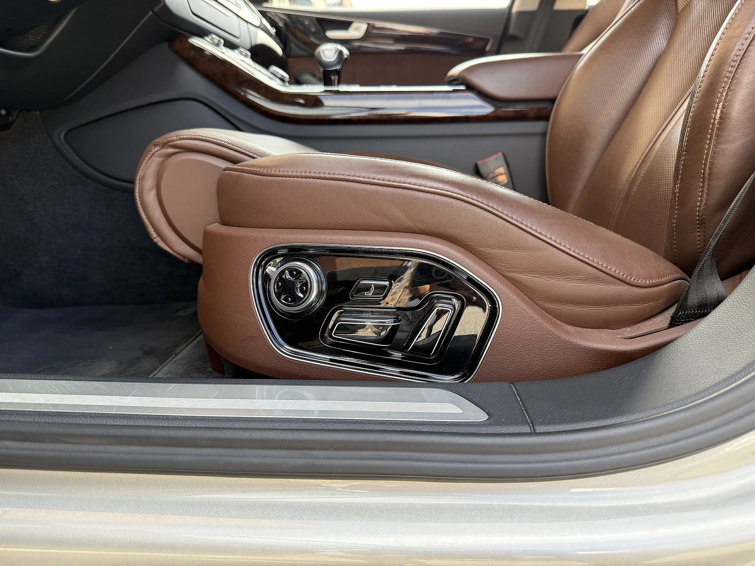 Interiörbild 2014 Audi A8 4.0 TFSI (11)