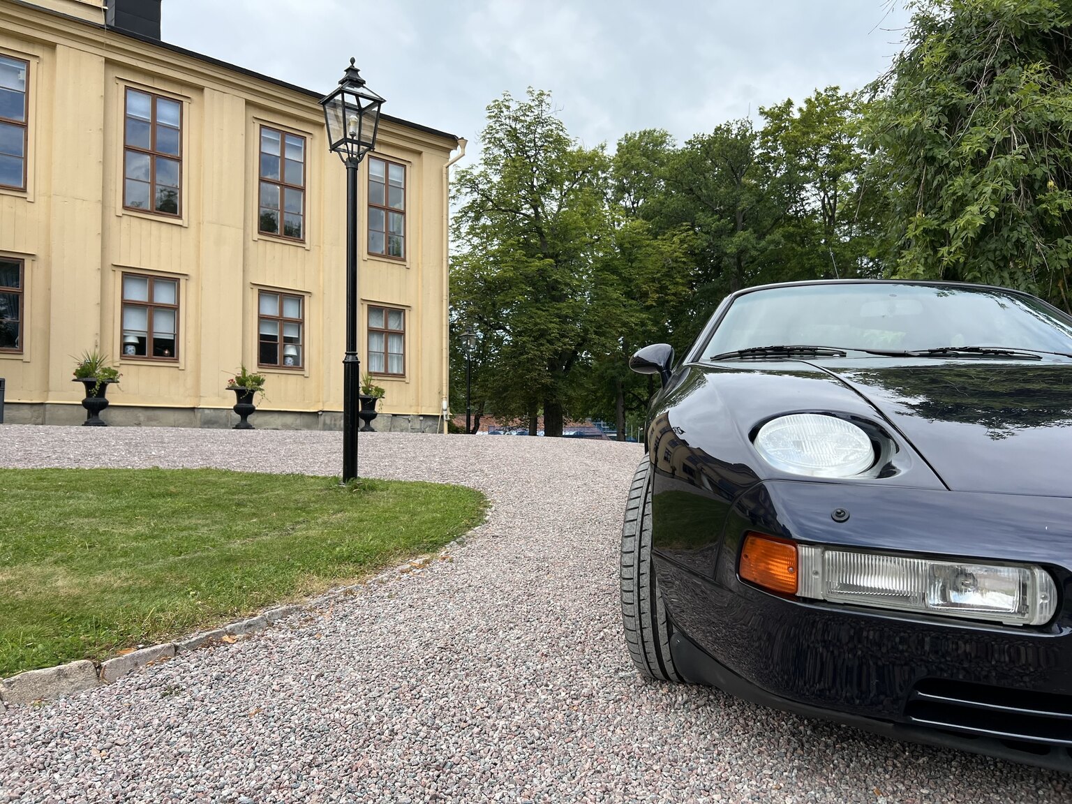 Exterior image of 1993 Porsche 928 GTS