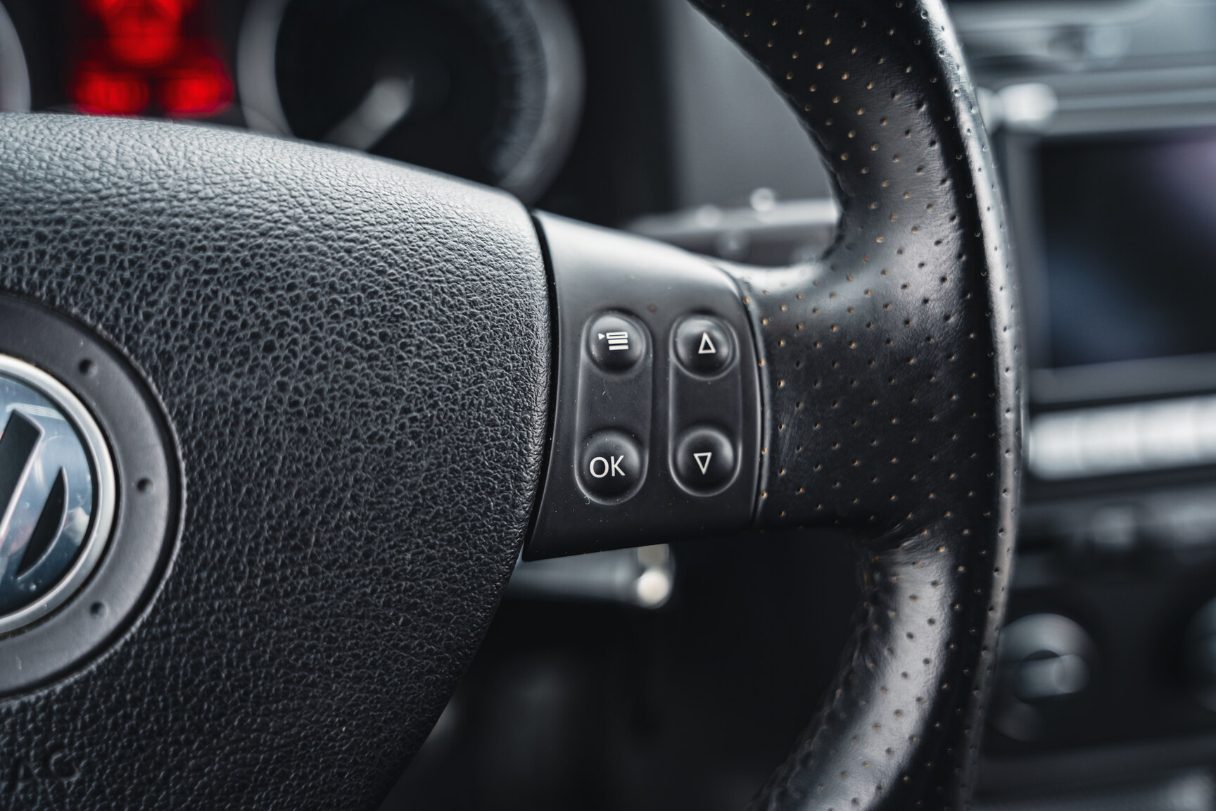 Innenraumfoto von 2007 Volkswagen Golf R32 (16)