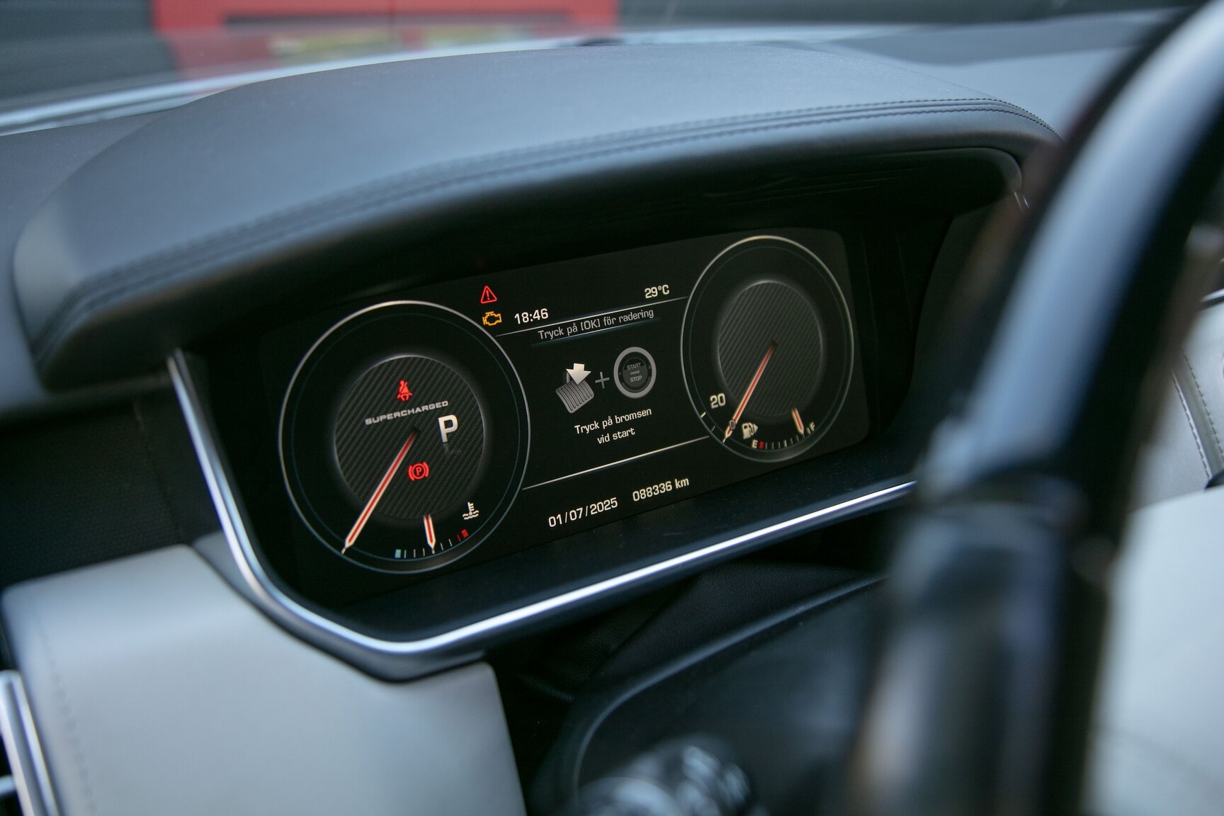 Interior image of 2014 Land Rover Range Rover 5.0 V8 Autobiography 