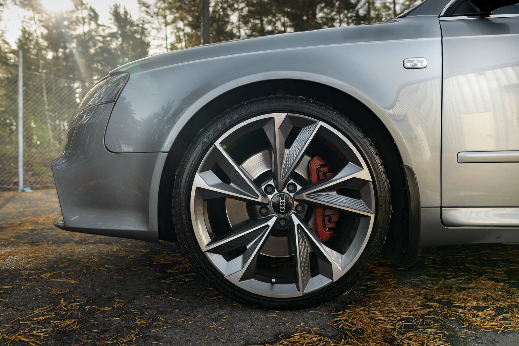 Exterior image of 2005 Audi S4 Avant (13)