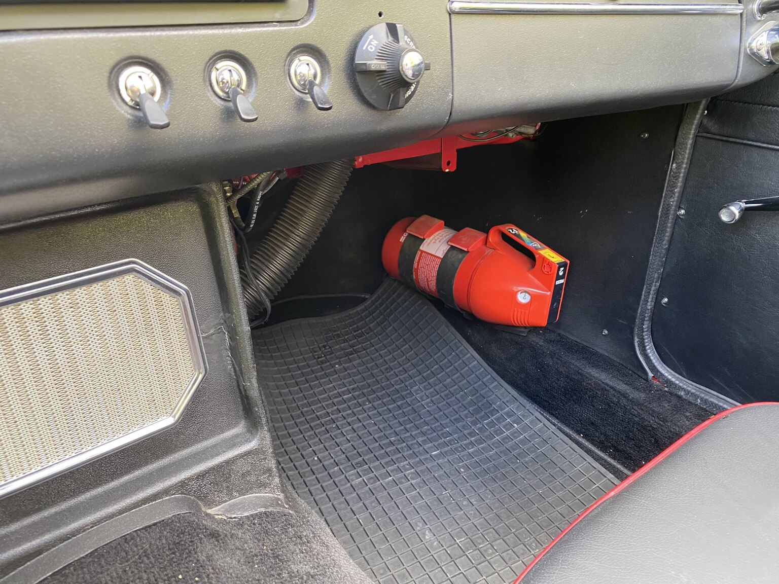 Interior image of 1967 MG MGB 1800