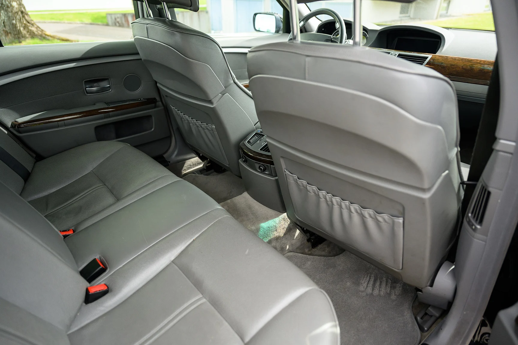 Interior image of 2001 BMW 745i (51)